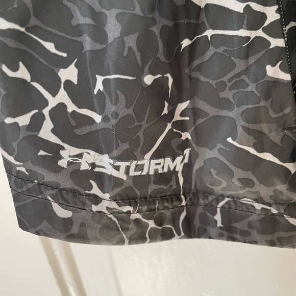 Under Armour Vest - Picture 2 of 5